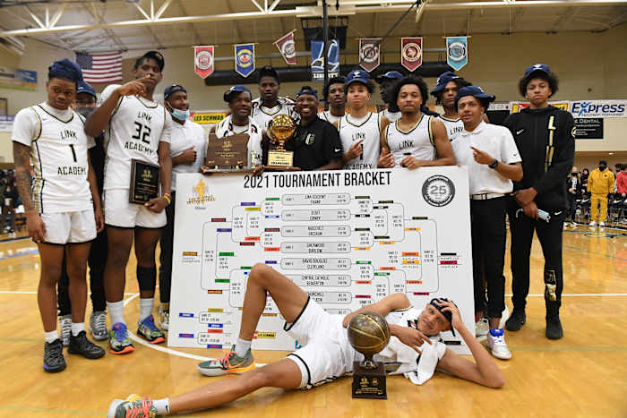 Link-Academy.Tualatin.boys-basketball.postgame.LSI-2021.Leon-Neuschwander.21